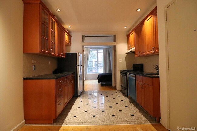 Foto del edificio - 528 W 46th St