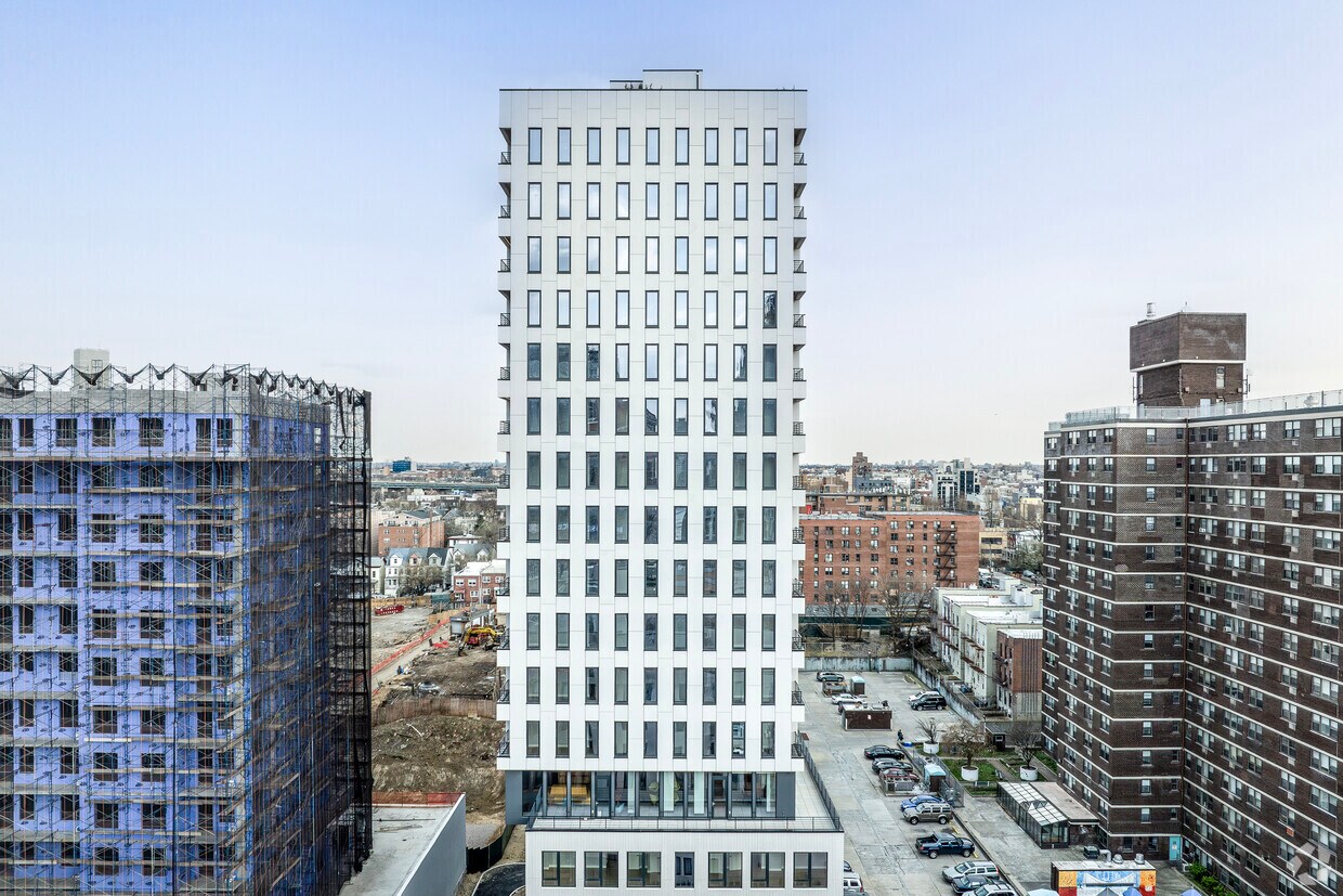Foto principal - 2625 4th St