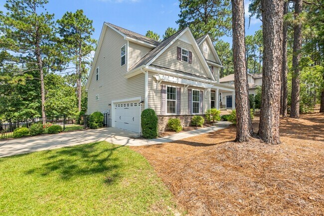 Foto del edificio - 1 Catalpa Ln N