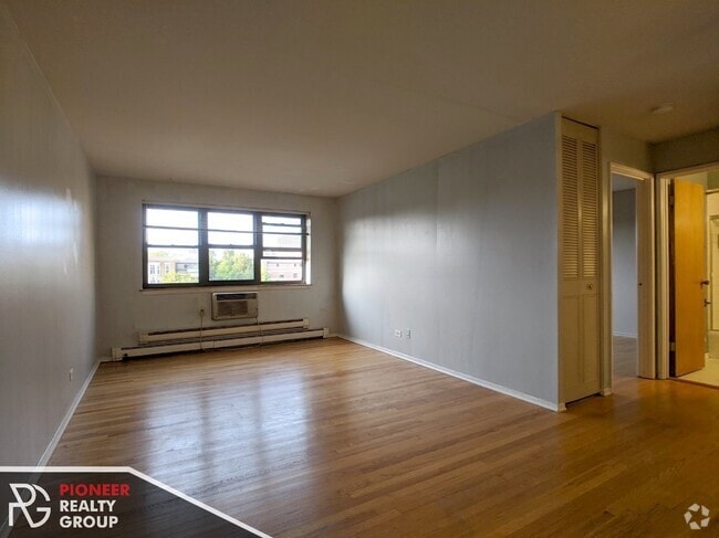 Building Photo - 665 W Wrightwood Ave