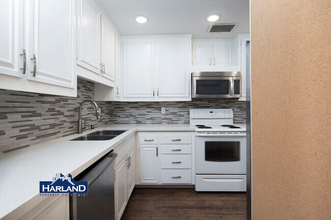 Foto del edificio - 7811 Eads Ave