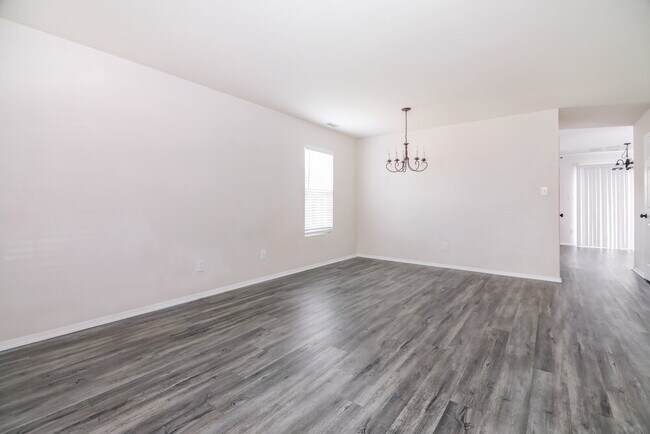 Foto del edificio - 6009 Softwind Dr