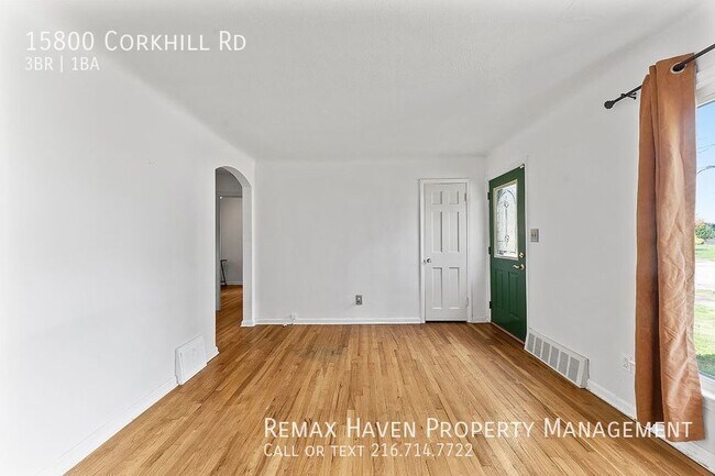 Building Photo - 15800 Corkhill Rd, Maple Heights - Spaciou...
