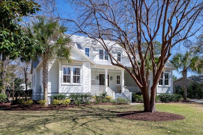 Building Photo - Fully Furnished Home In The Groves