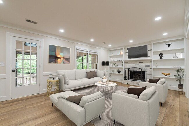 Building Photo - 2911 Bentwood Dr