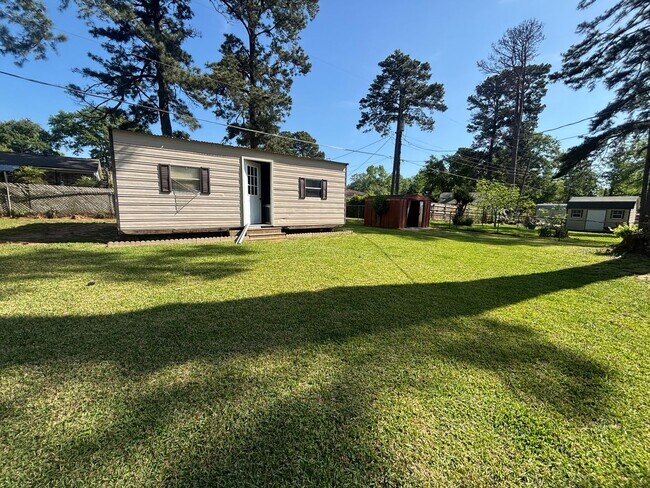 Foto del edificio - CHARMING UPDATED HOME IN MCRARY'S SOUTHERN HILLS