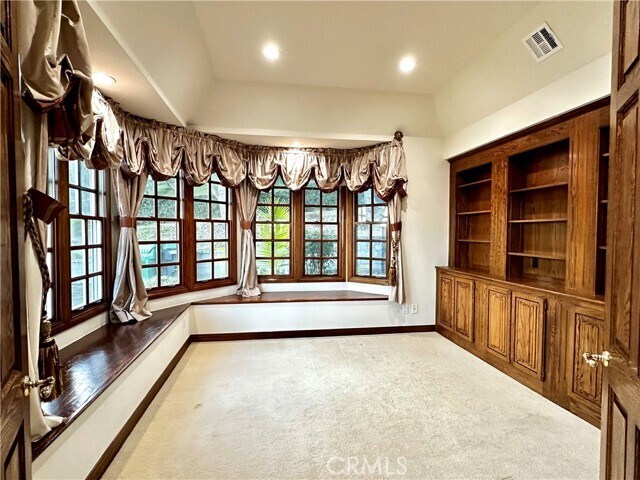 Foto del edificio - 300 Whispering Pines Dr