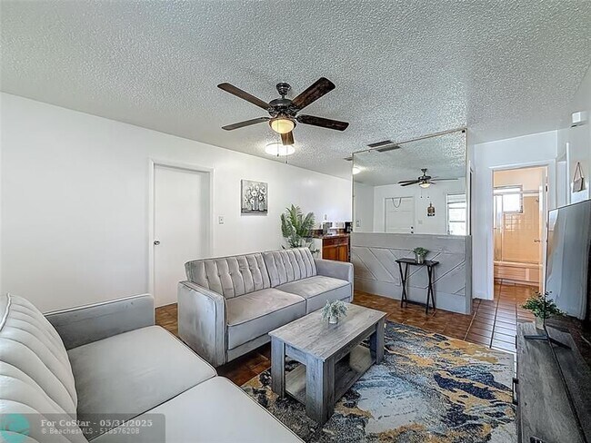 Foto del edificio - 2275 SE 6th St