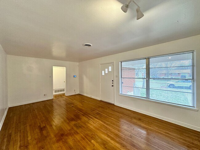 Building Photo - Viewable Now!  Small Dogs Accepted!