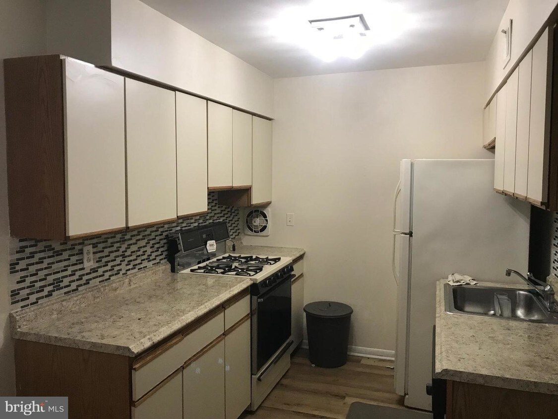 Foto del edificio - 9001 Ridge Ave