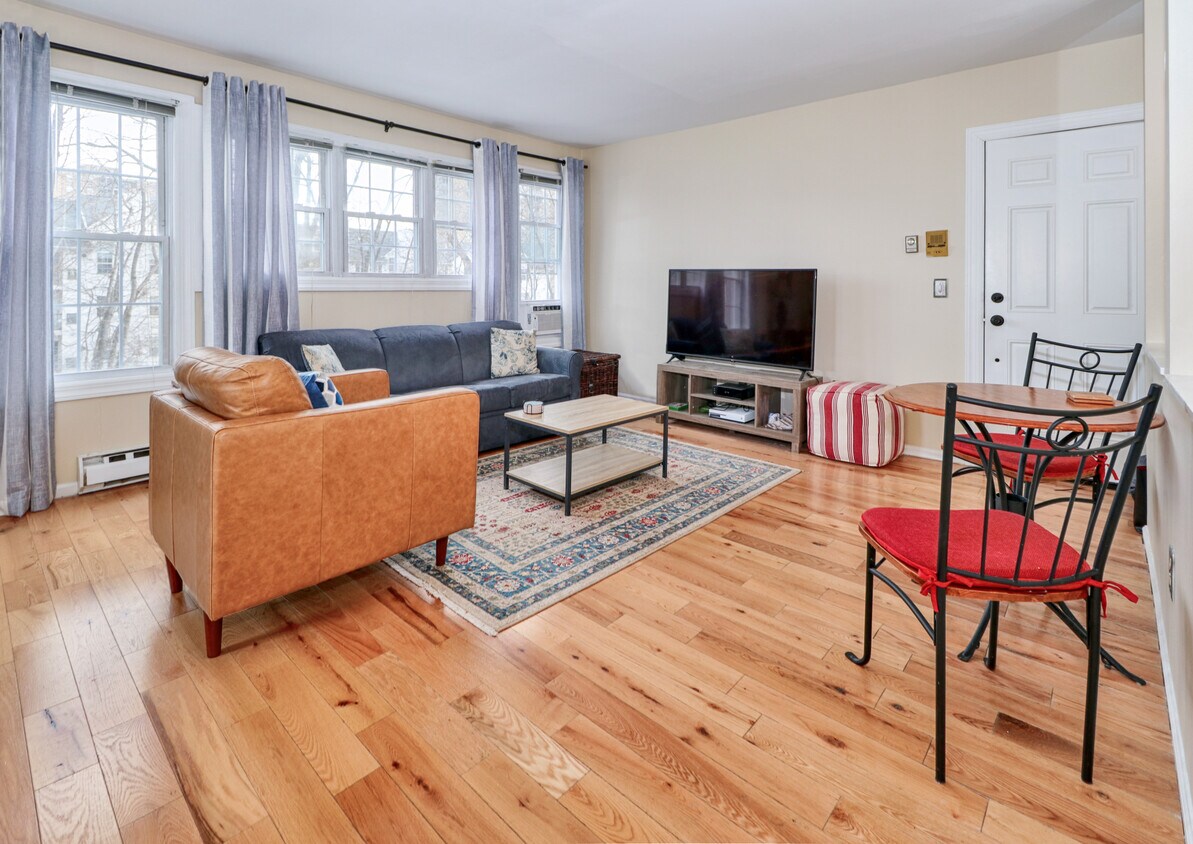 Foto principal - 85 Lindale St