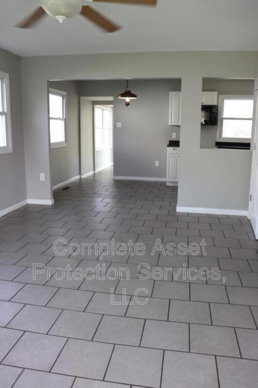 Building Photo - 328 N Delaware St