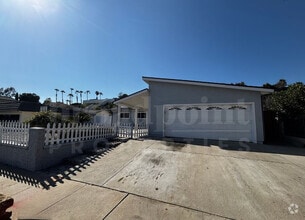 Building Photo - 5000 Macario Dr
