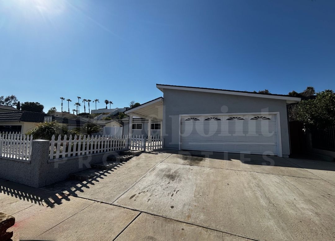 Primary Photo - 5000 Macario Dr