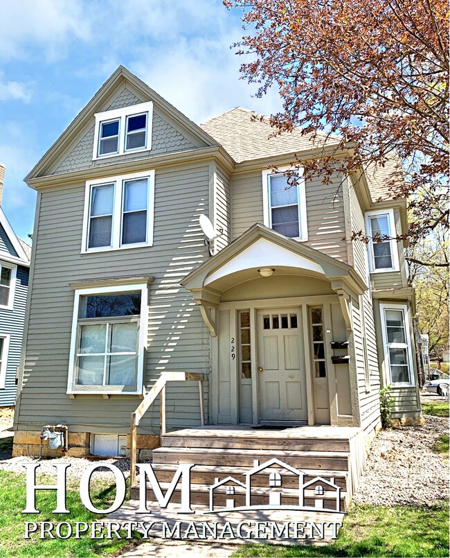 Building Photo - 229 Center St