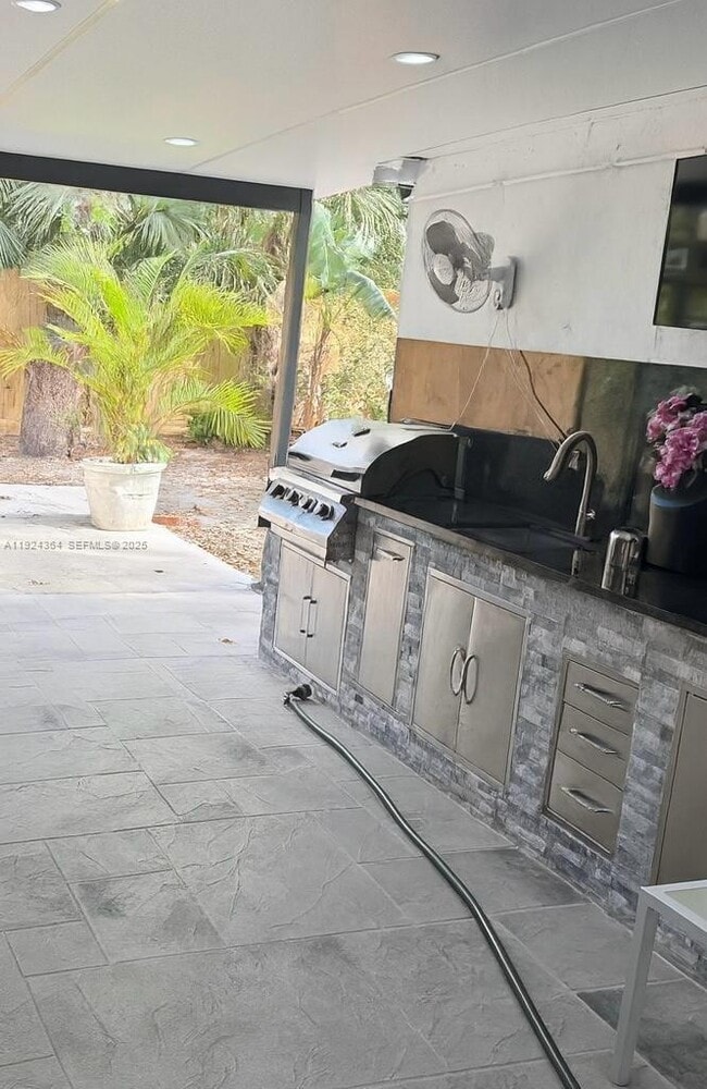 Foto del edificio - 16561 NW 19th Ave