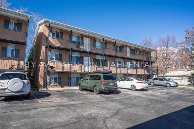 Building Photo - 166 N 400 W St