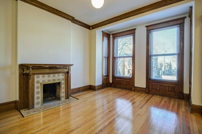 Building Photo - 715 W Wrightwood Ave