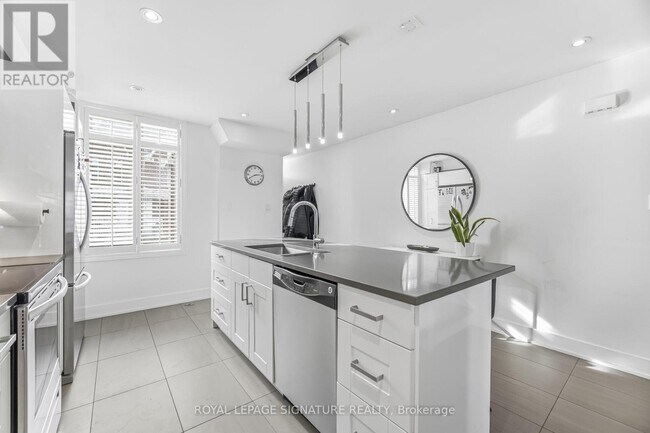 Building Photo - 12 Sudbury St