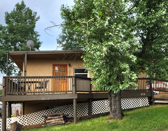 Foto del edificio - 919 W Lorraine Ave