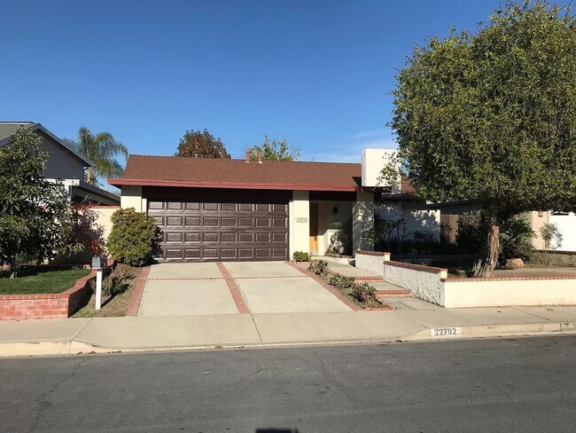 Building Photo - 22792 La Quinta Dr