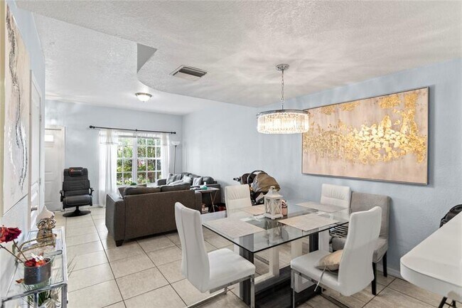 Foto del edificio - 7856 Dixie Beach Cir