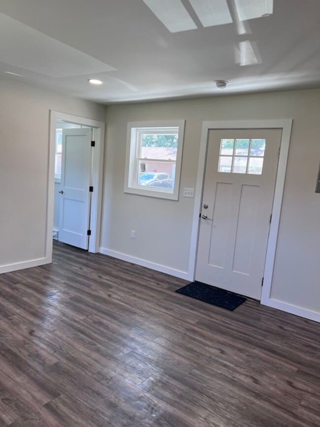 Building Photo - Beautifully remodeled and completed 1 bedr...