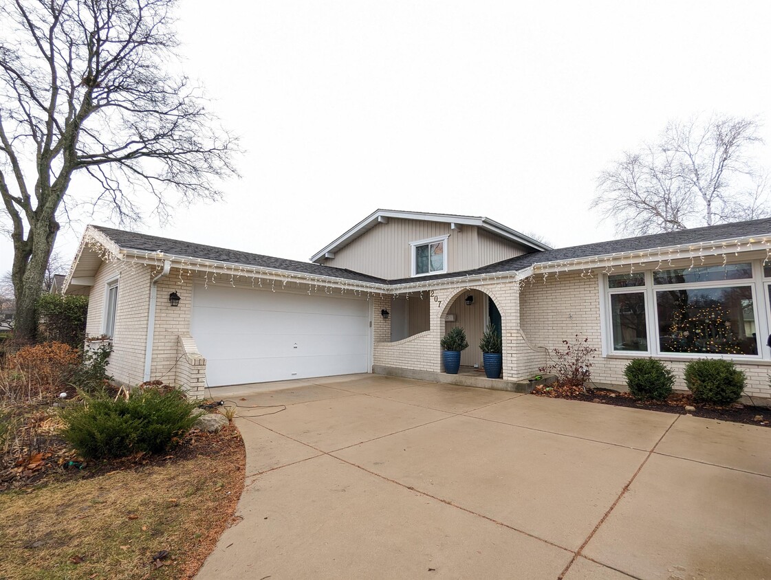 Foto principal - 207 E Reseda Pkwy