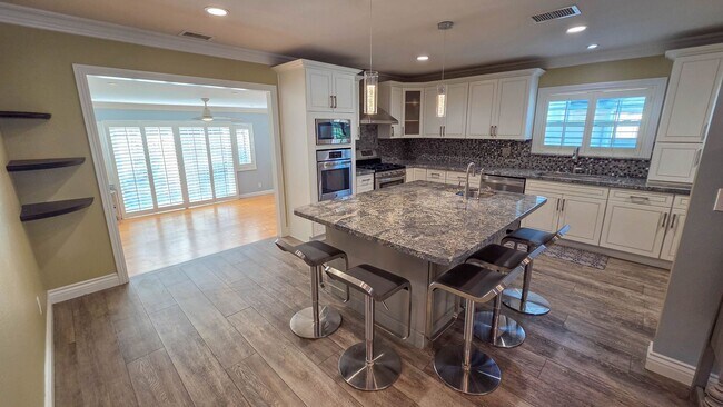 Foto del edificio - 16129 Sunny Ct
