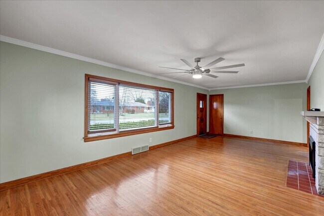 Building Photo - 2608 Meadow Dr