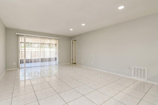Building Photo - 7639 Rio Pinar Lakes Blvd