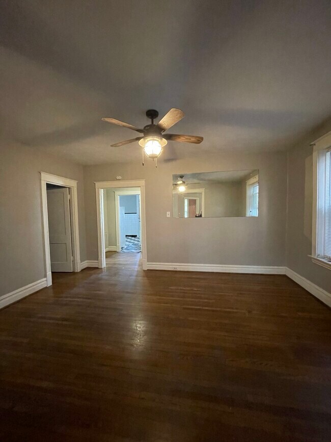 Foto del edificio - 3141 Lackland Ave