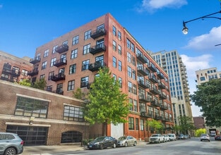 Building Photo - 525 W Superior St