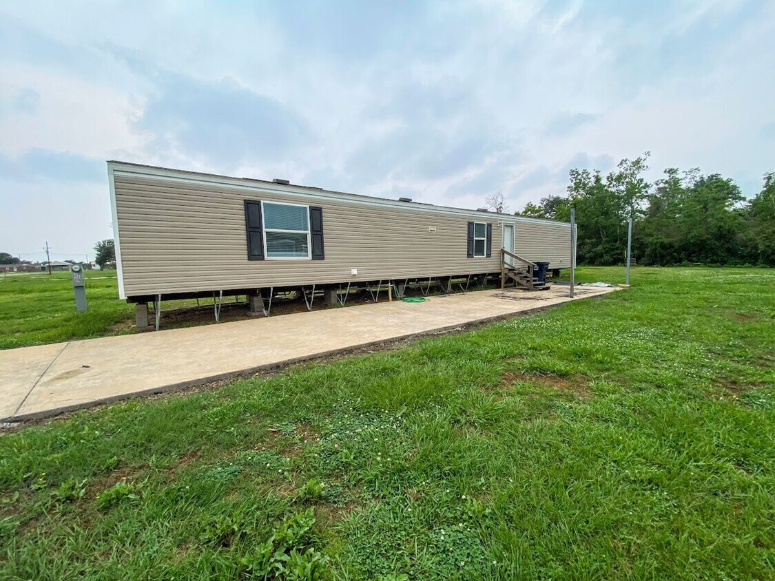 Foto principal - 3-Bedroom Mobile Home Near Grand Lake High...