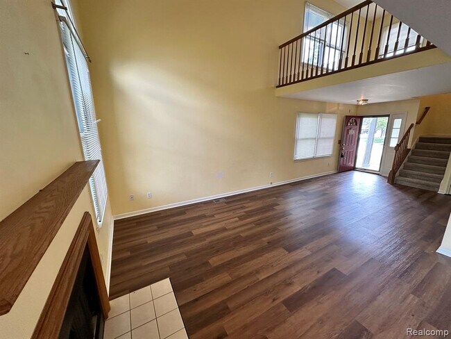 Building Photo - 45157 Horseshoe Dr
