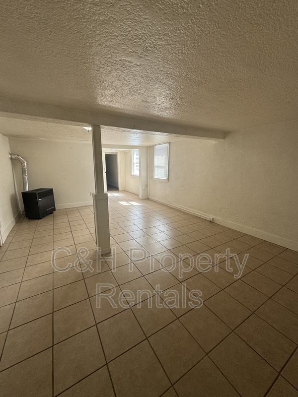 Building Photo - 1408 1/2 1st Street West