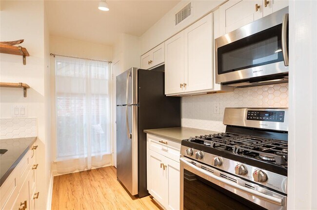 Foto del edificio - 7920 Rockwood Ln