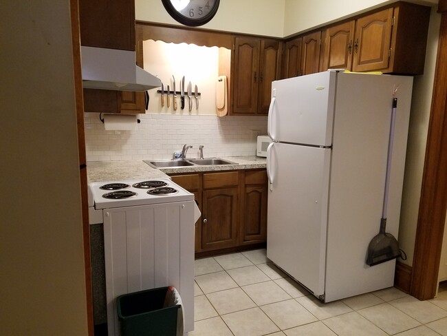 Kitchen - 211 Cass St