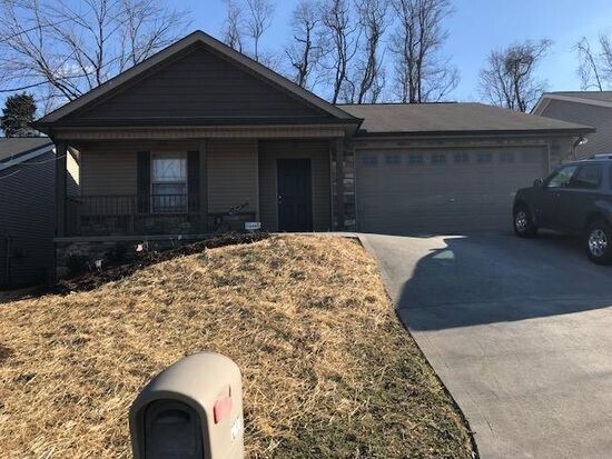 Primary Photo - One Level 3BR/ 2BA, 2 Car Garage
