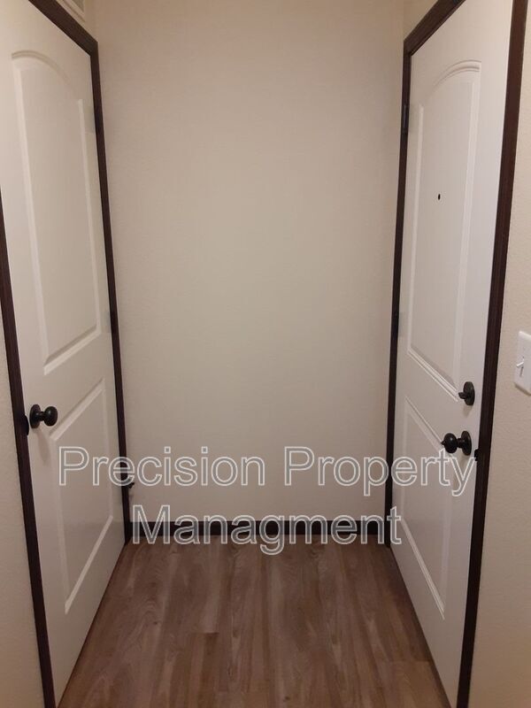 Foto del edificio - 561 225th St