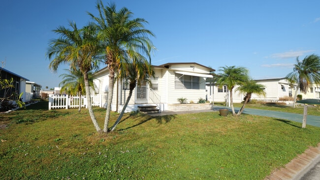 ¡¡¡BIENVENIDO A CASA!!! - 209 50th Avenue Plz E