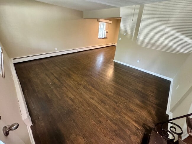 Building Photo - 3 Bedroom ~ Clintonville