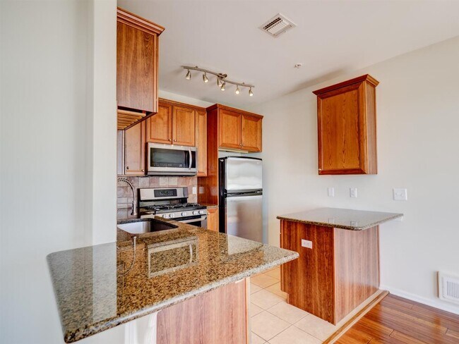 Building Photo - 265 Custer Ave