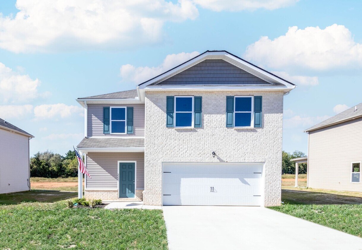 4 br, 2.5 bath House 1055 E Piney Rd. House Rental in Dickson, TN