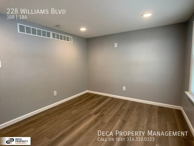 Building Photo - 3 Bedroom House