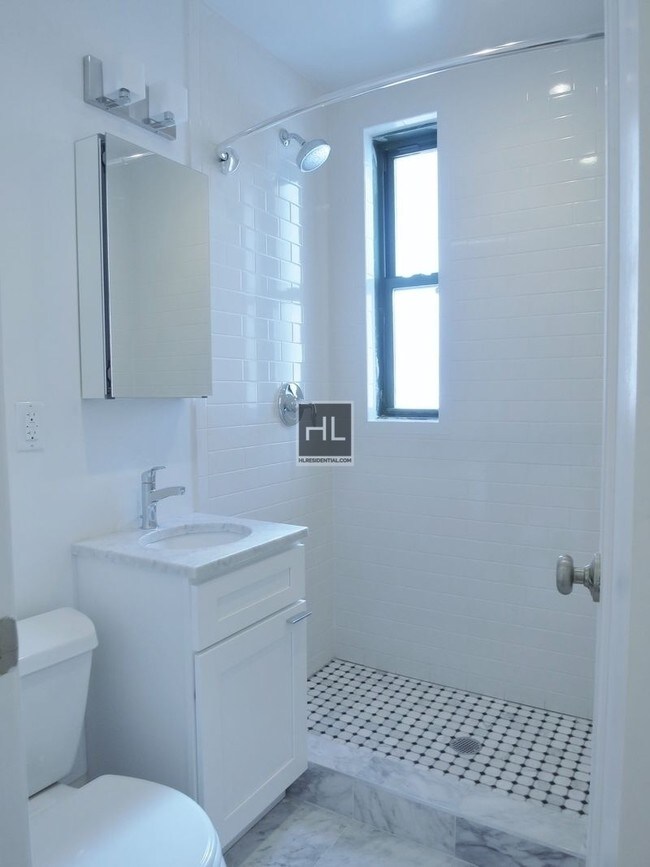 Building Photo - 512 E 79th St