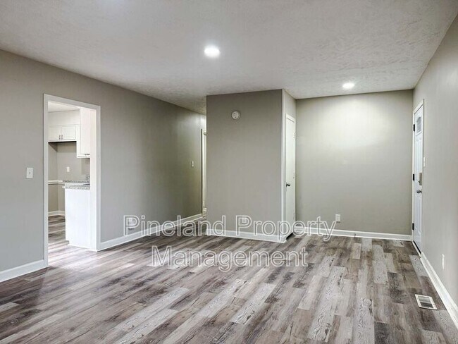 Foto del edificio - 1213 Strickland Bridge Rd