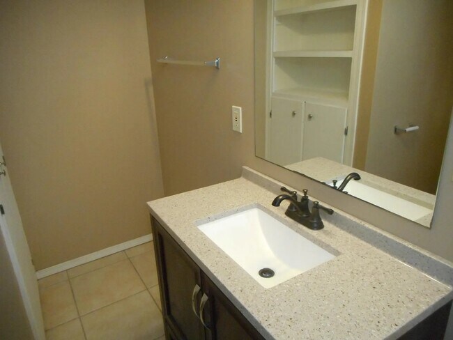 Foto del edificio - 3124 N Brookfield St