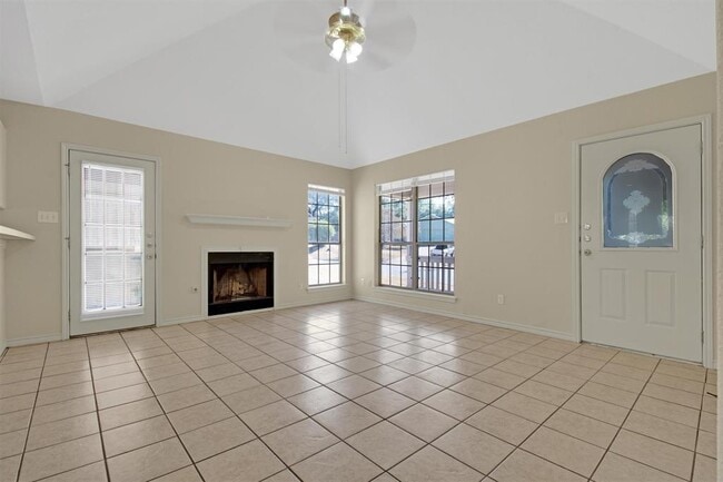 Building Photo - 2016 Castle Gate Cir