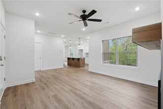 Building Photo - 276 Kinross Dr